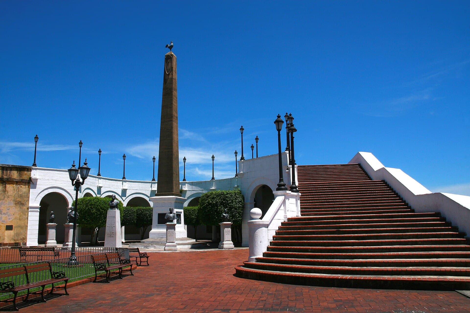 Plaza de Francia and Las Bóvedas